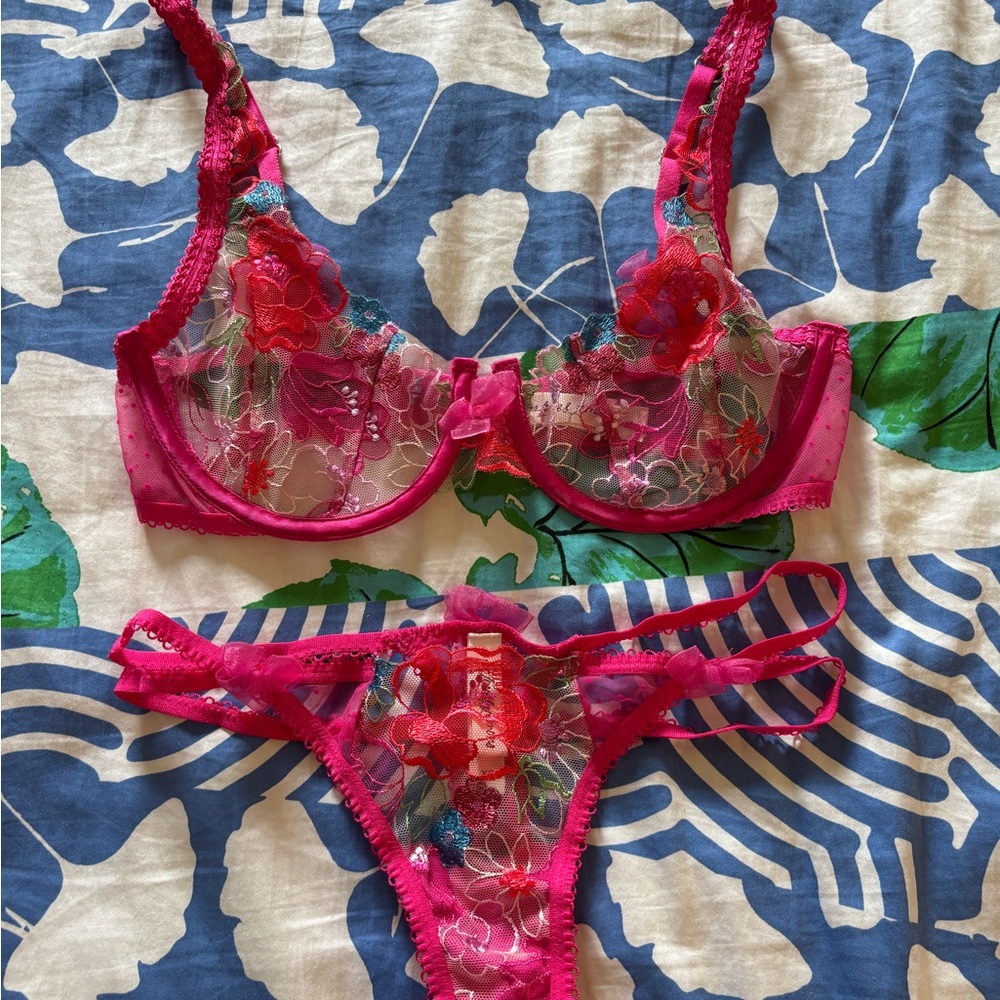 Floral Lace Lingerie Set in Pink